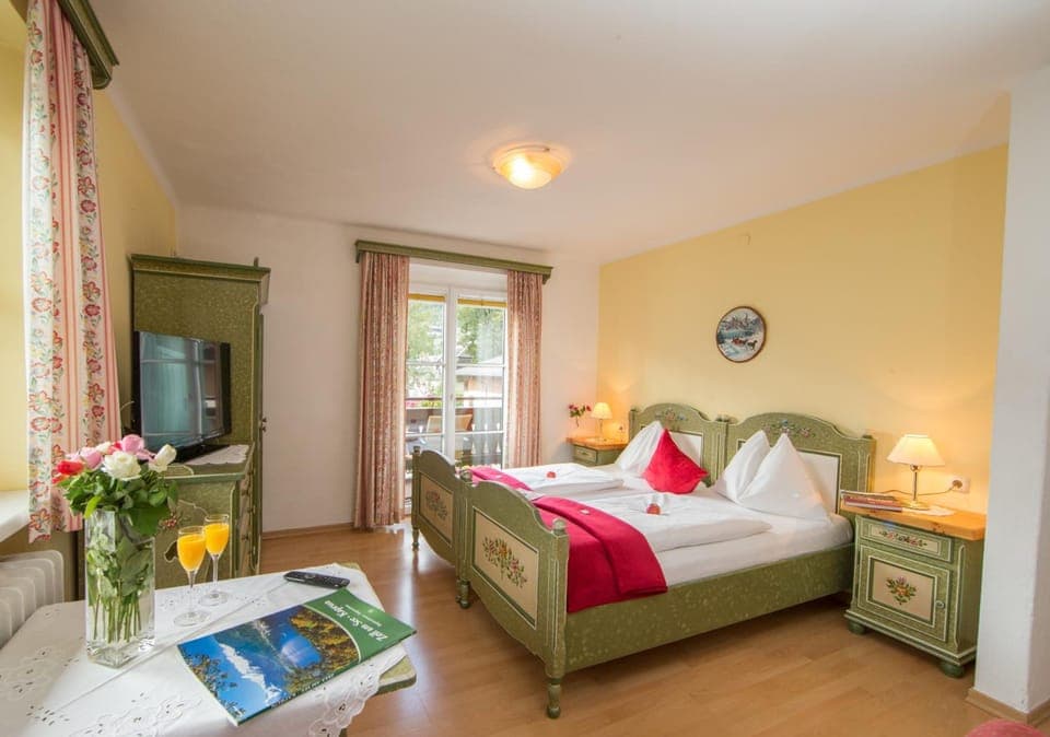 Minibar, in-room safe, desk, free WiFi