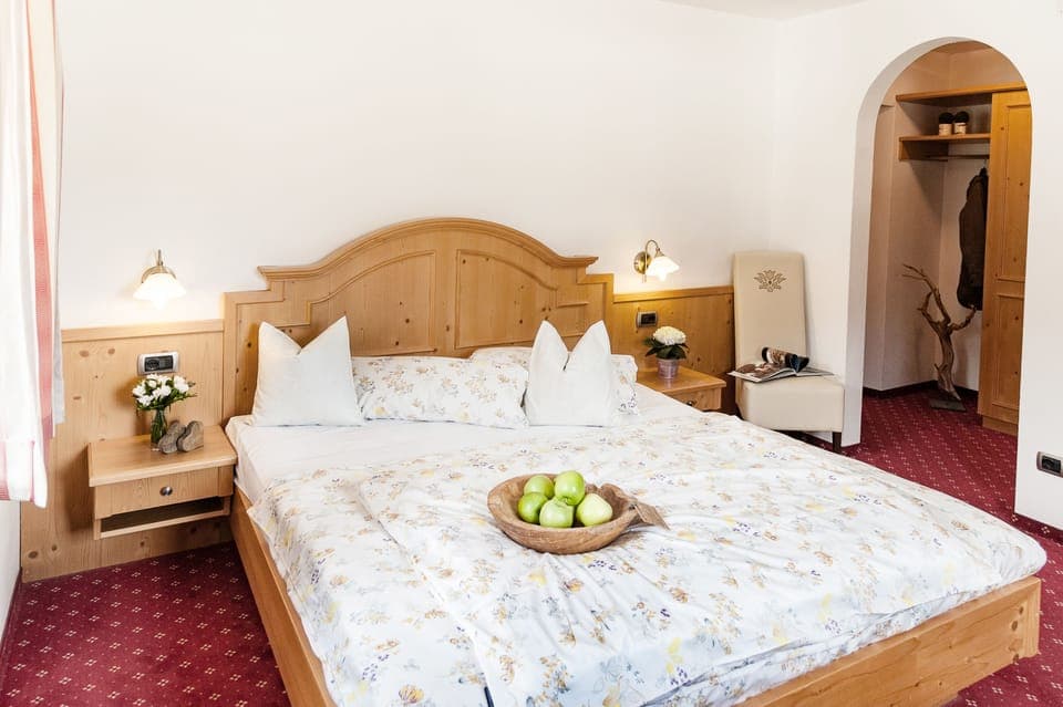 Classic Double Room | Desk, blackout drapes, soundproofing, free WiFi