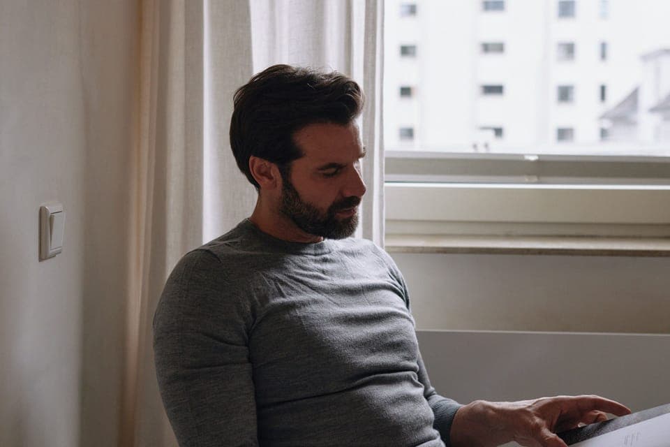 Design Single Room (Andi Schubert & anonymer Maler) | Hypo-allergenic bedding, individually decorated, individually furnished