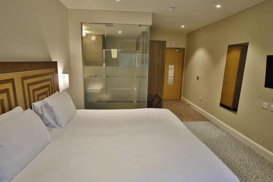 Superior Double Room | Individually decorated, individually furnished, desk, blackout drapes