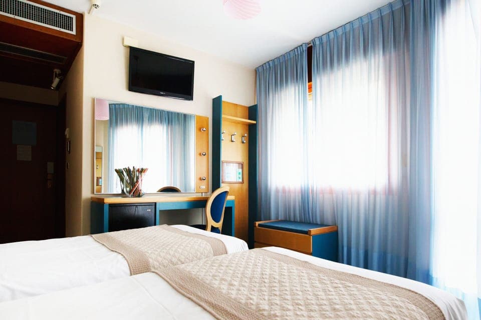 Double or Twin Room, Sea View | Desk, bed sheets