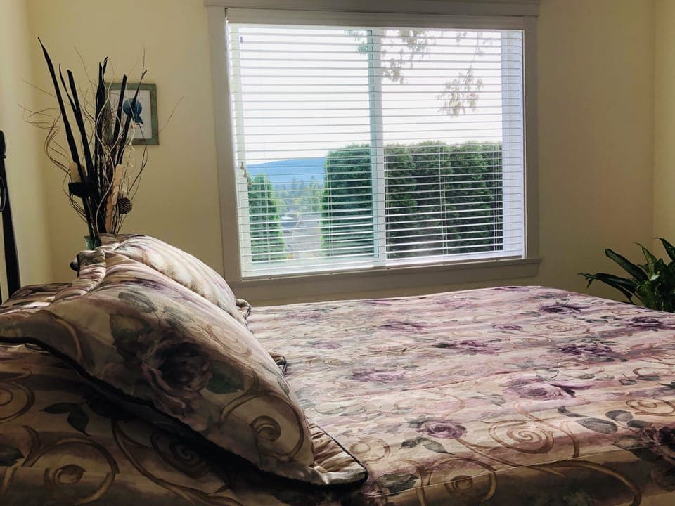 Comfort Suite, 1 Queen Bed, Mountain View, Garden Area | 1 bedroom, premium bedding, individually decorated