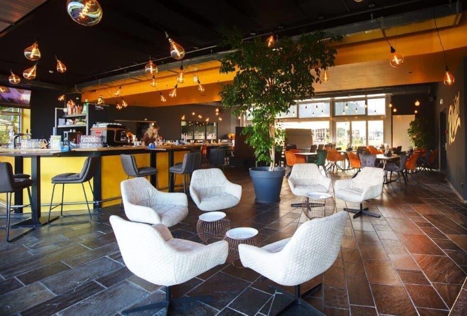 Breakfast, lunch, dinner served; Regional cuisine 