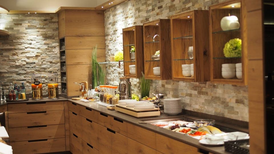 Daily cooked-to-order breakfast (EUR 16 per person)