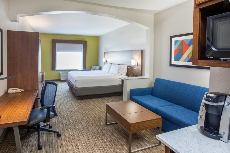 Suite, 1 King Bed | In-room safe, desk, blackout drapes, iron/ironing board
