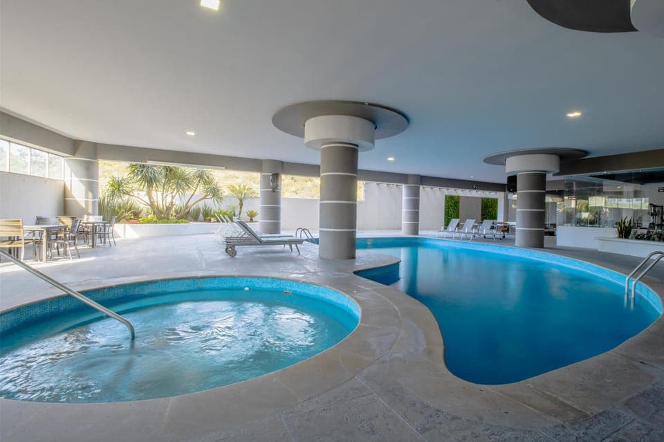 Indoor pool, sun loungers