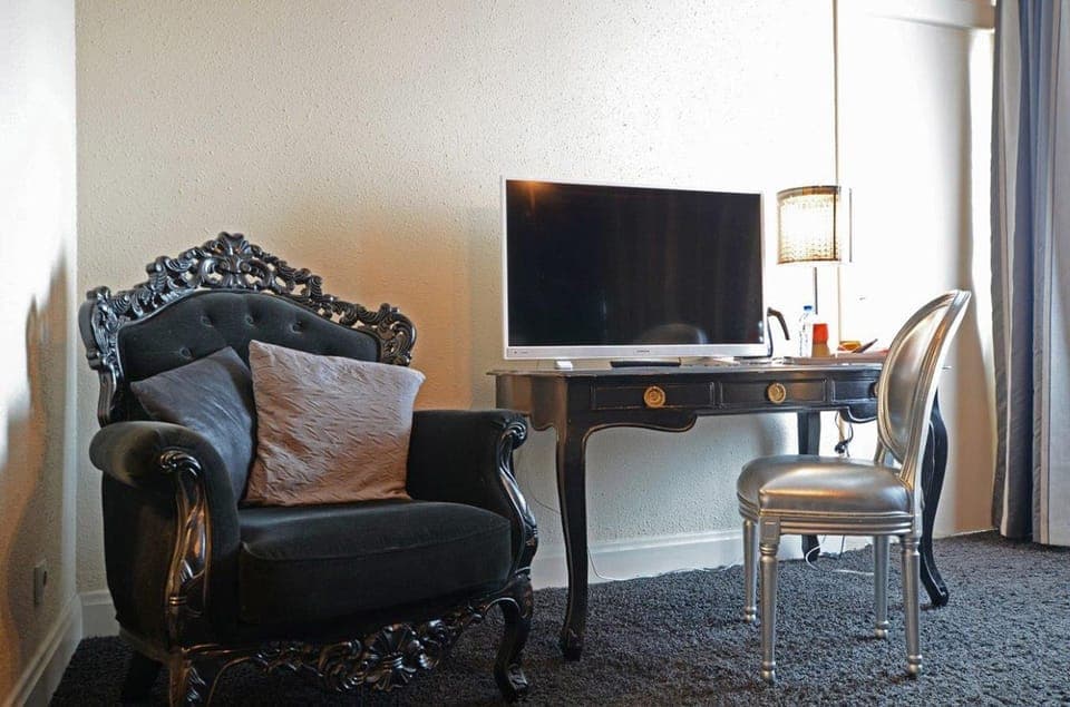 Double Room, Lake View | Room amenity