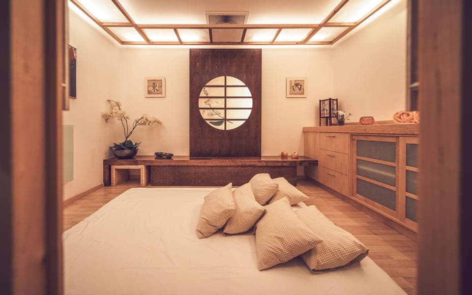 Sauna, steam room, Turkish bath, body treatments, hydrotherapy