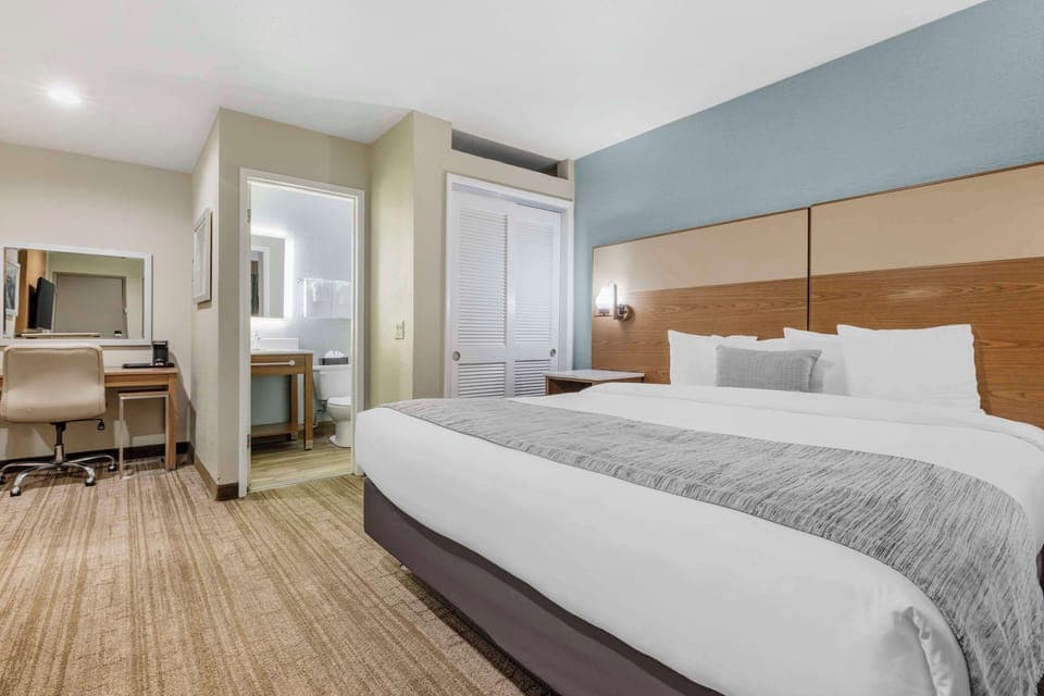 In-room safe, desk, iron/ironing board, free cribs/infant beds