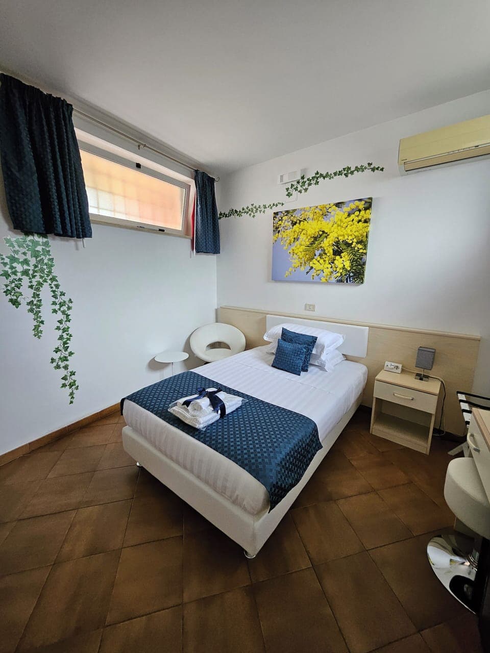 Single Room, Ensuite | Premium bedding, minibar, in-room safe, desk