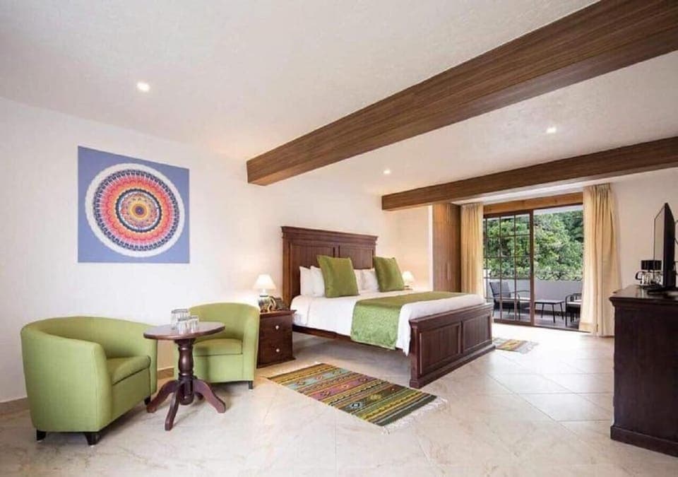 Master Suite | Minibar, in-room safe, desk, iron/ironing board