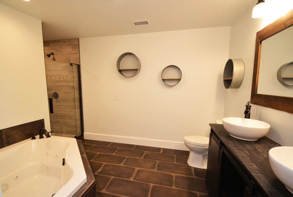 Shower, free toiletries, towels