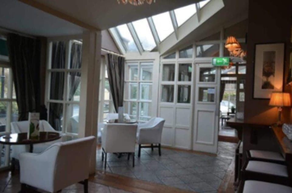 Daily full breakfast (EUR 12.50 per person)