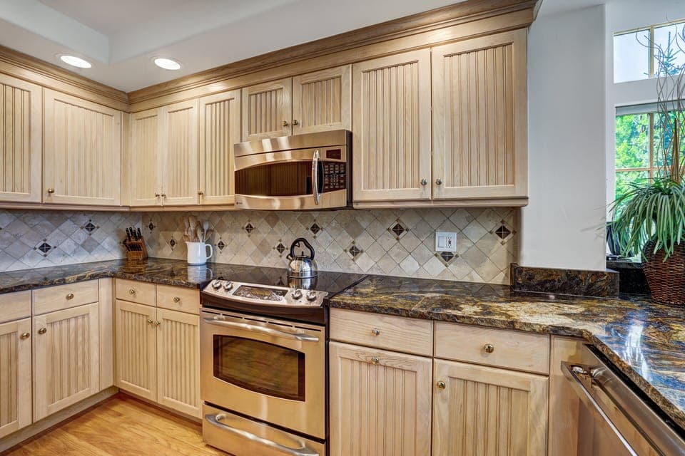 Condo, 3 Bedrooms | Private kitchen | Fridge, microwave, oven, coffee/tea maker