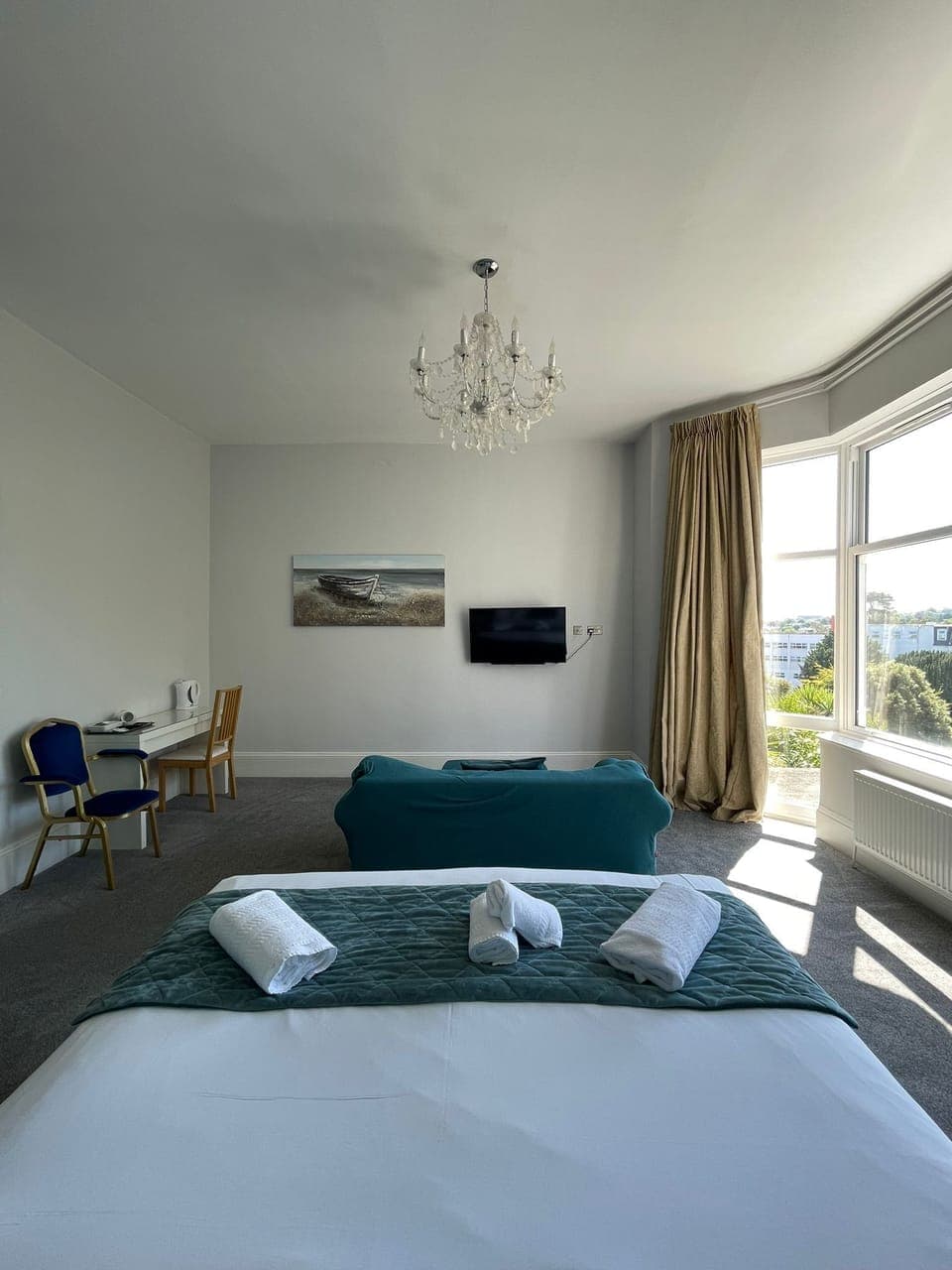 Deluxe Suite, Ensuite, Partial Sea View