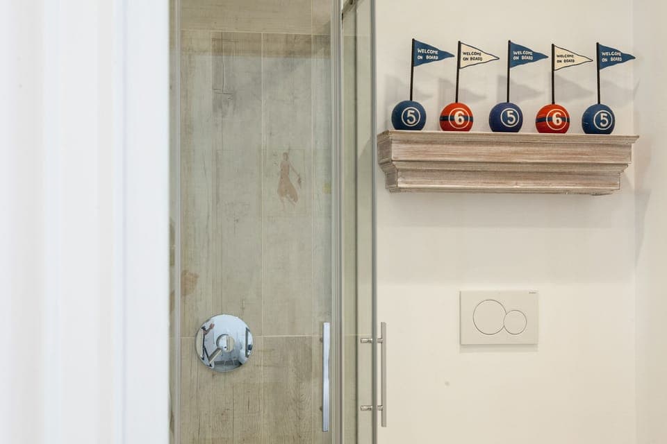 Premier Dependance,Annex Building | Bathroom | Shower, free toiletries, hair dryer, slippers