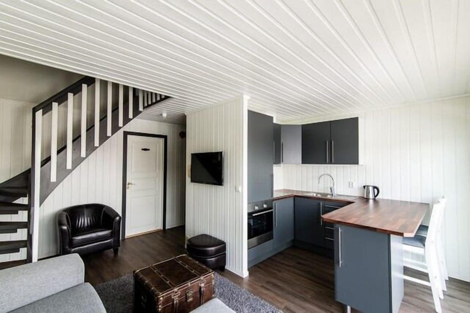 Fisherman Cabin 3 Bedrooms | Living room | 32-inch TV with cable channels