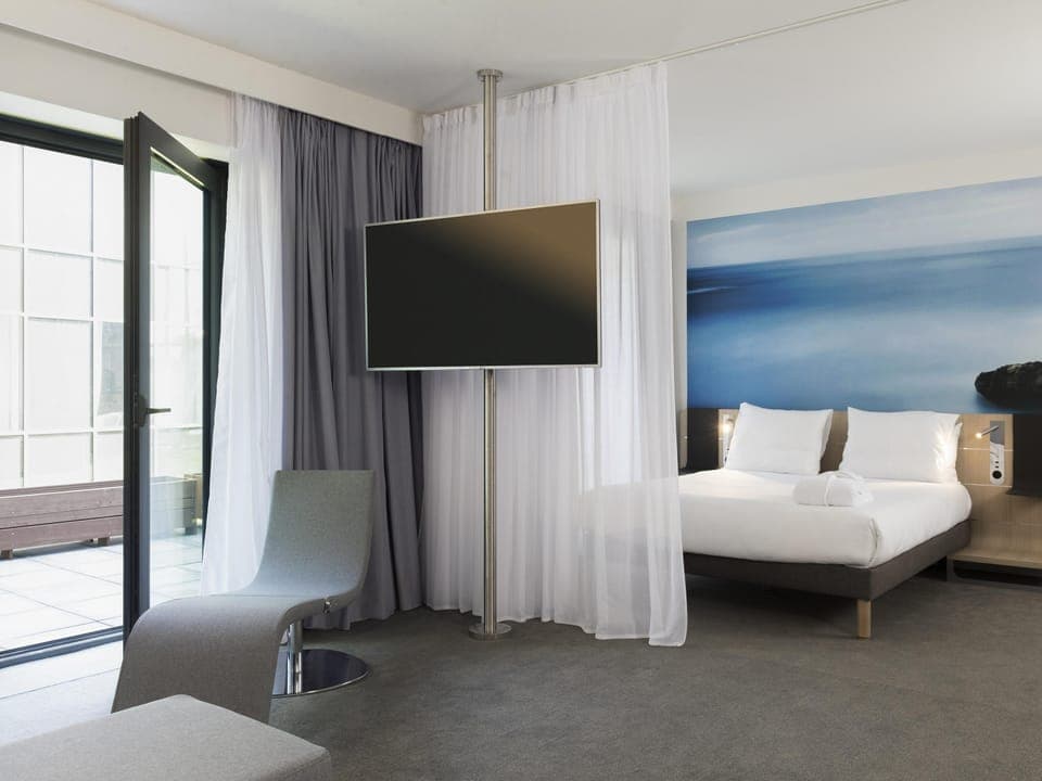 Superior Suite, 1 Queen Bed with Sofa bed | Minibar, in-room safe, blackout drapes, soundproofing