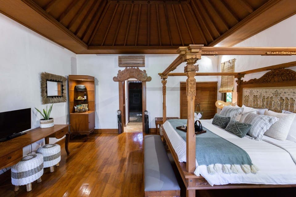 Minibar, in-room safe, desk, soundproofing