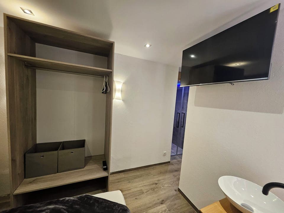 Souterrain Mini Apartment ohne Frühstück | In-room safe, desk, blackout drapes, free WiFi