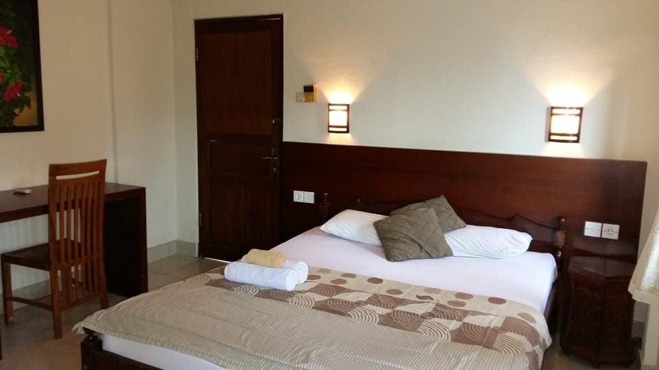 Desk, free WiFi, bed sheets