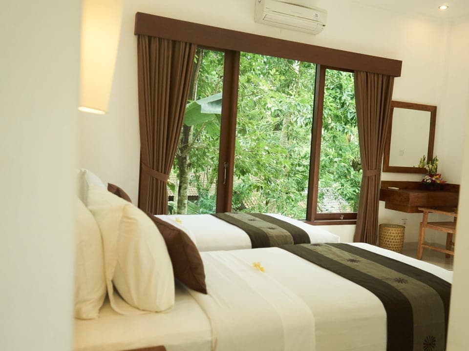 Deluxe Twin Room | In-room safe, desk, soundproofing, rollaway beds