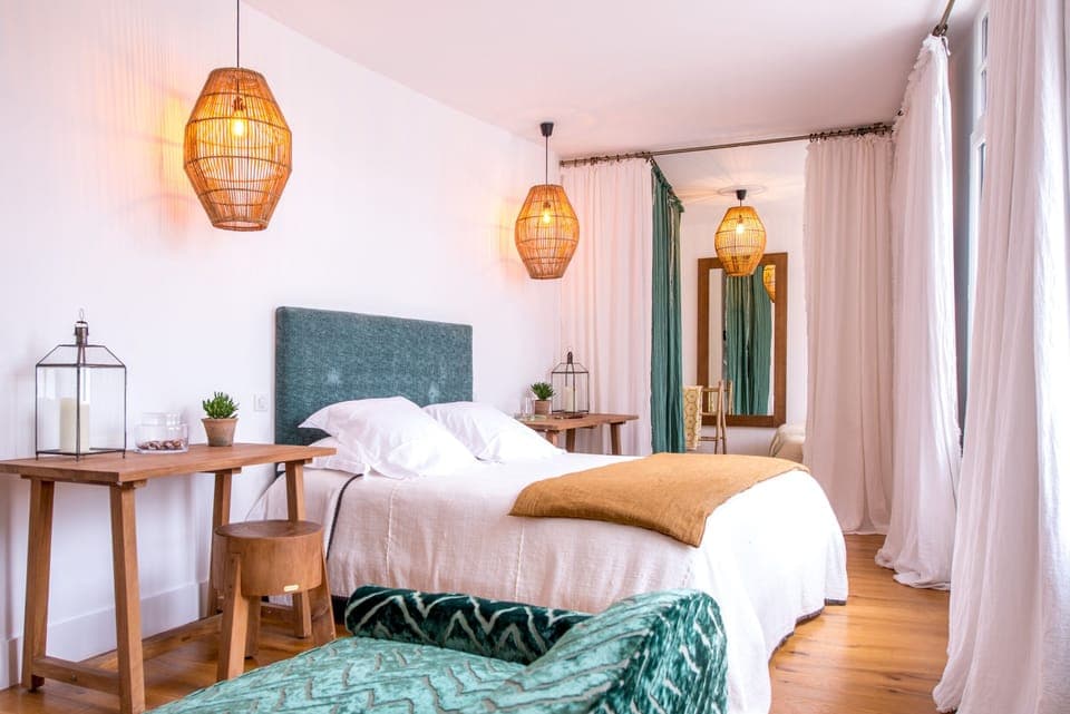 Family Suite | Premium bedding, desk, soundproofing, iron/ironing board