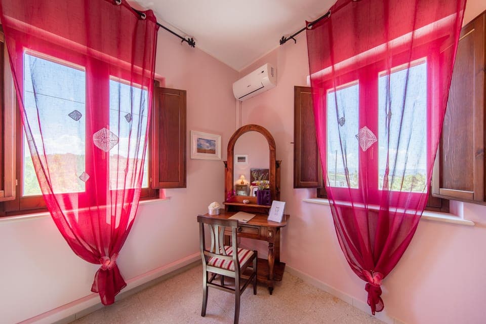 Premium bedding, minibar, desk, soundproofing