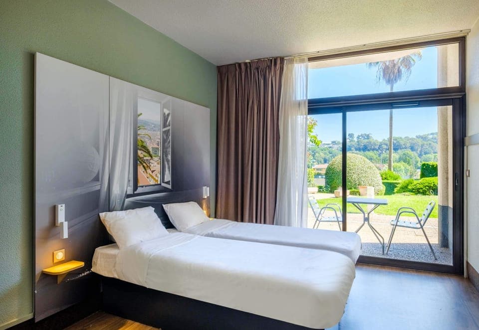 Twin Room, Non Smoking | Desk, soundproofing, free WiFi, bed sheets