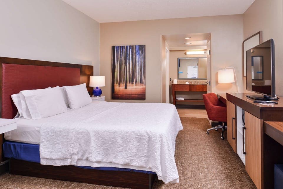 In-room safe, desk, iron/ironing board, cribs/infant beds