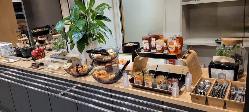 Daily buffet breakfast for a fee