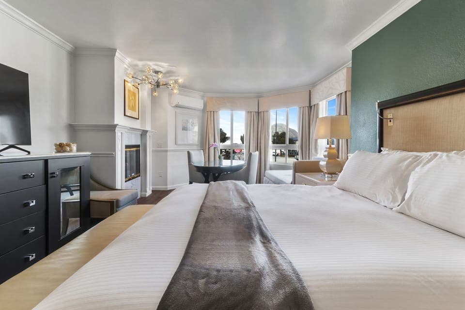 Room, 1 King Bed, Tower | Desk, blackout drapes, iron/ironing board, free WiFi