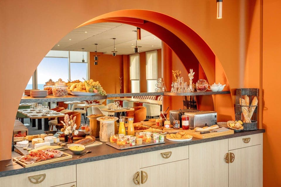 Daily buffet breakfast (EUR 19 per person)