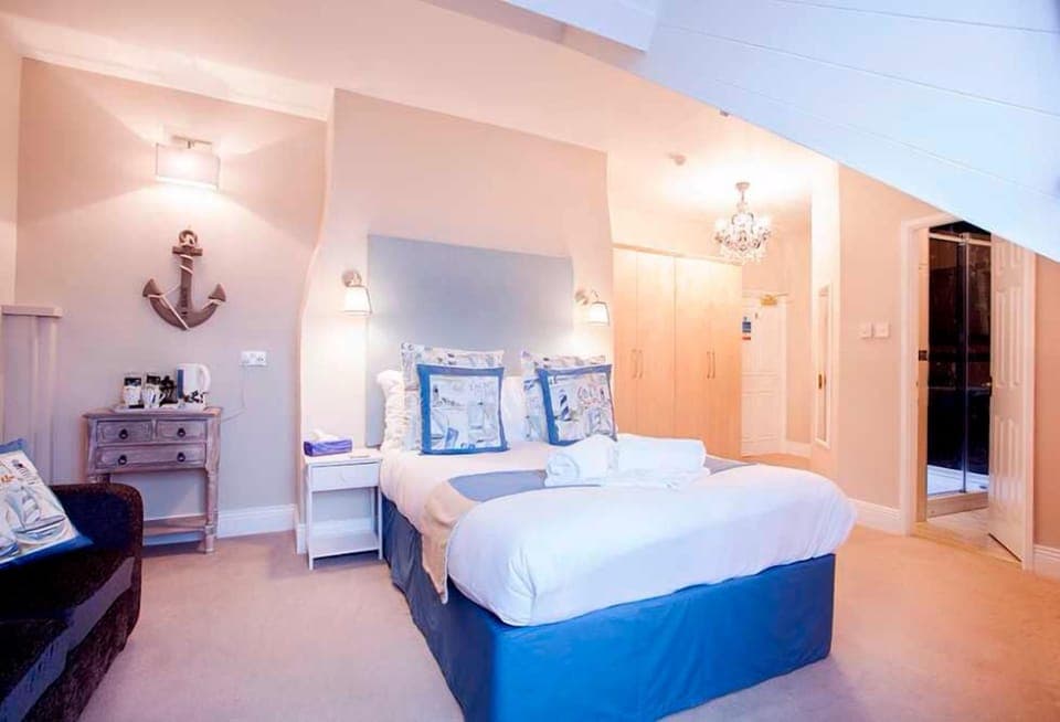 Premium bedding, iron/ironing board, free WiFi