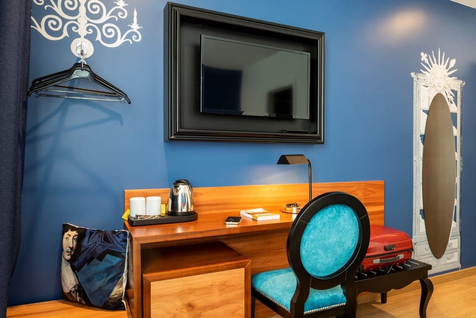 Twin Room | Pillowtop beds, minibar, in-room safe, desk