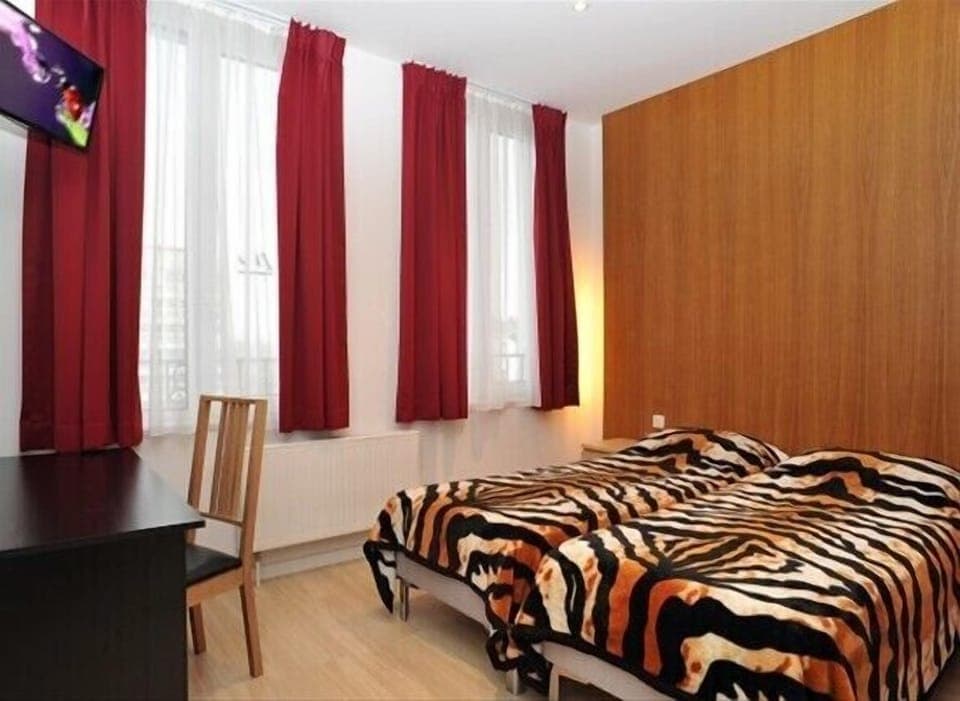 Double Room | In-room safe, desk, free WiFi