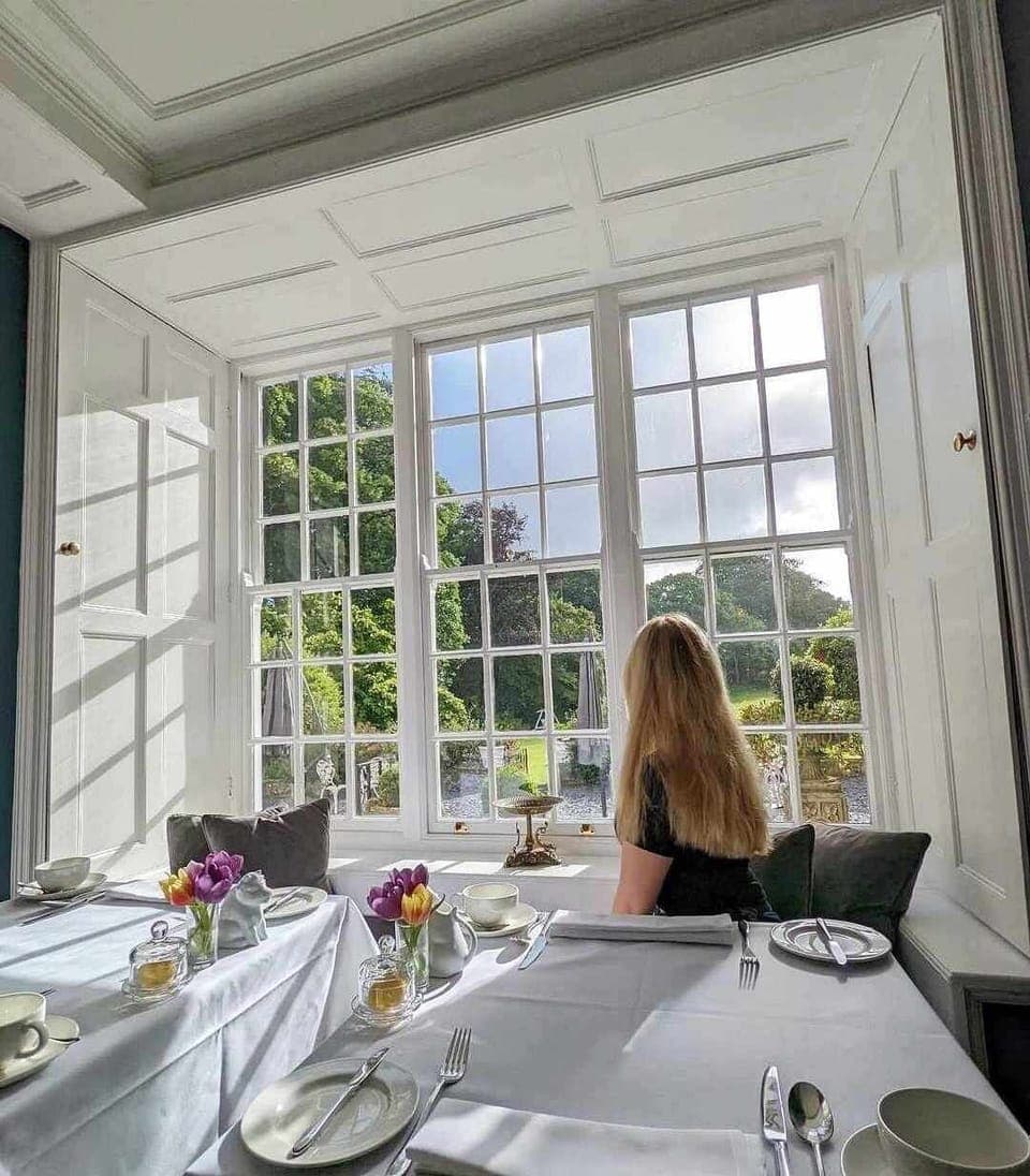 Free daily full breakfast