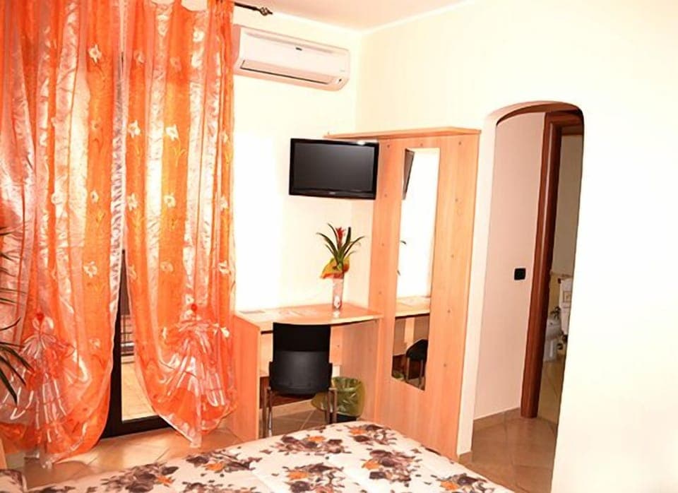 Standard Double Room, Balcony | Room amenity