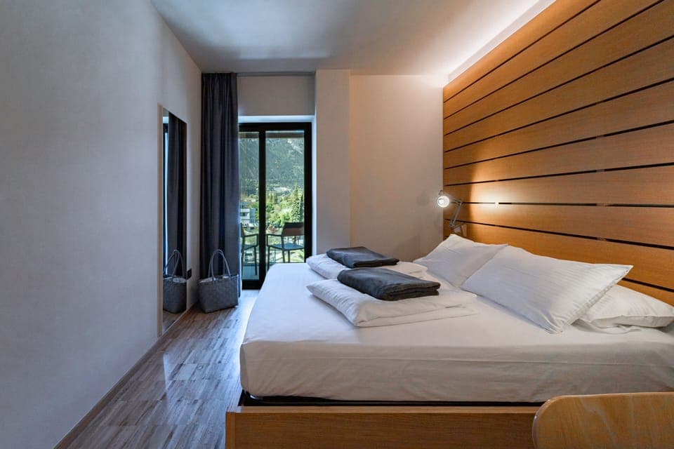 Comfort Double Room | Hypo-allergenic bedding, down comforters, pillowtop beds, minibar