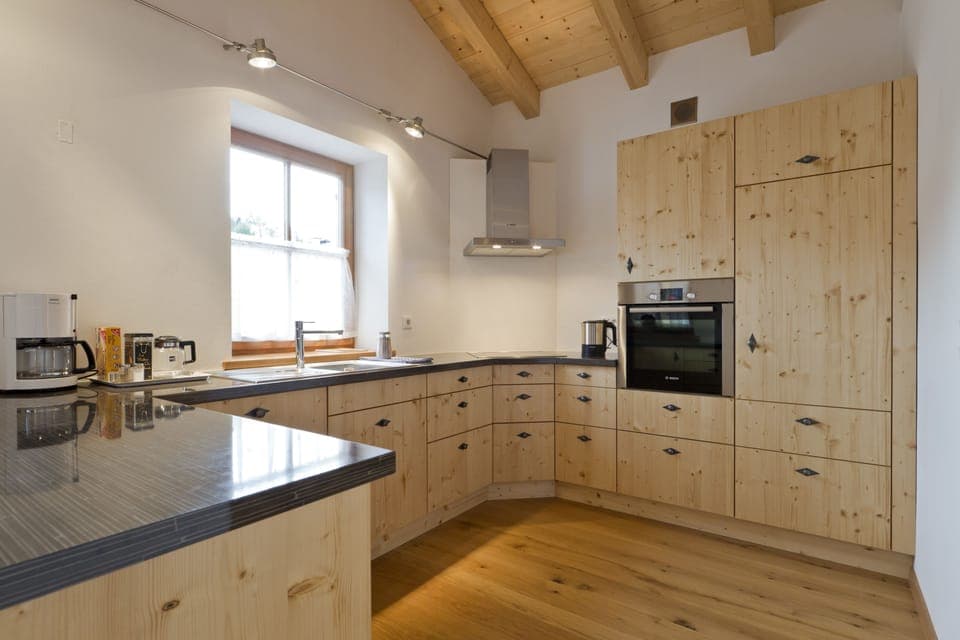 Superior Apartment, 1 Bedroom, Kitchen, Mountain View | Private kitchen | Fridge, microwave, oven, stovetop