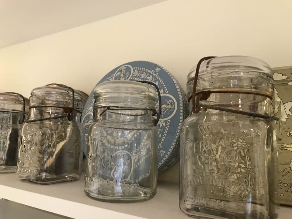 Deluxe Studio, 1 King Bed, Kitchenette | Iron/ironing board, free WiFi, bed sheets