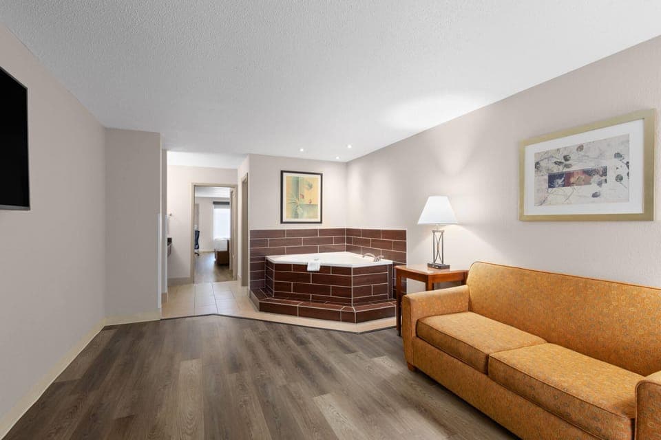 Suite, 1 Bedroom, Non Smoking | Jetted tub