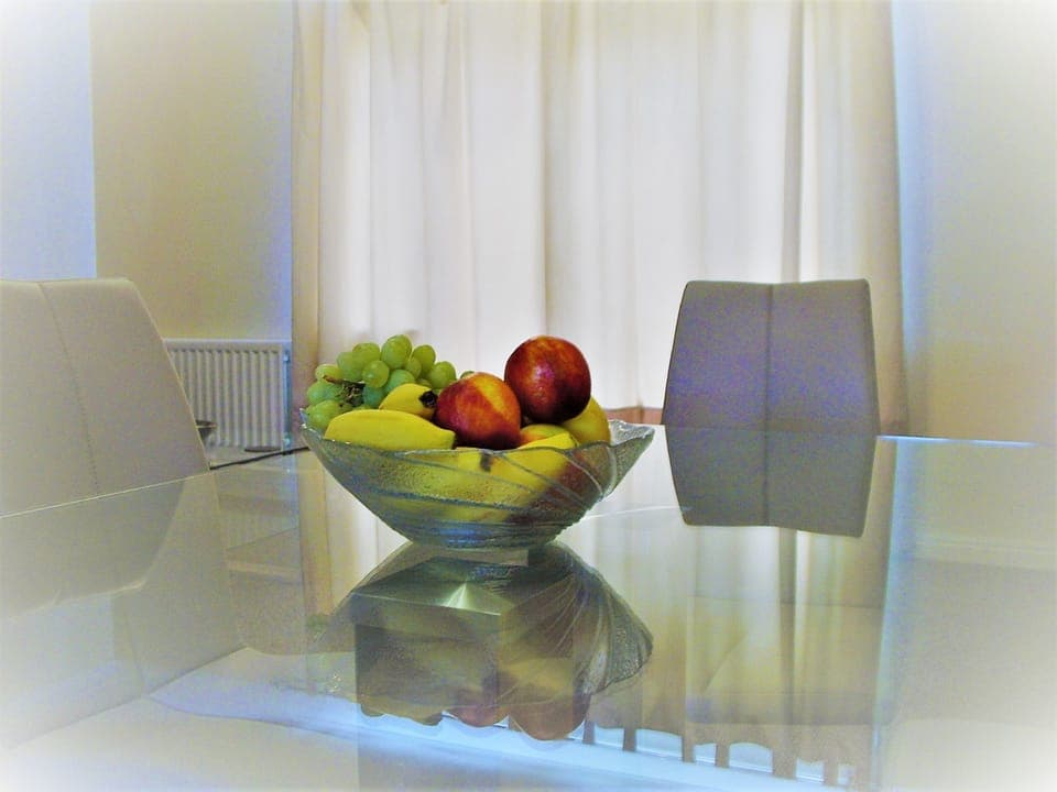 Family House, 3 Bedrooms | In-room dining