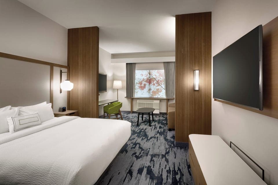 Suite, 1 King Bed with Sofa bed | Desk, iron/ironing board, free WiFi