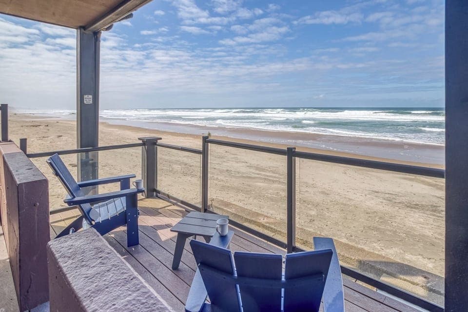 Room, 1 King Bed (Surfside) | Premium bedding, blackout drapes, iron/ironing board, free WiFi