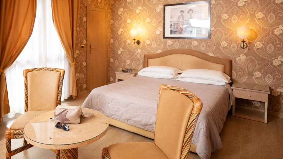 Studio Suite | Minibar, in-room safe, desk, laptop workspace