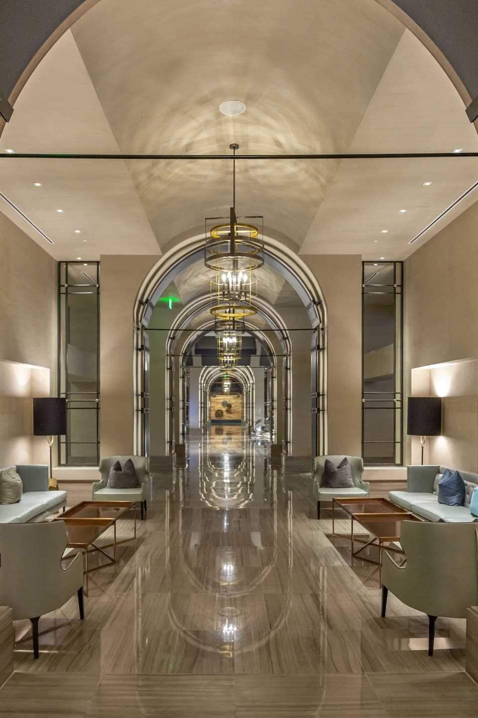 3 bars/lounges, cocktail bar, lobby lounge