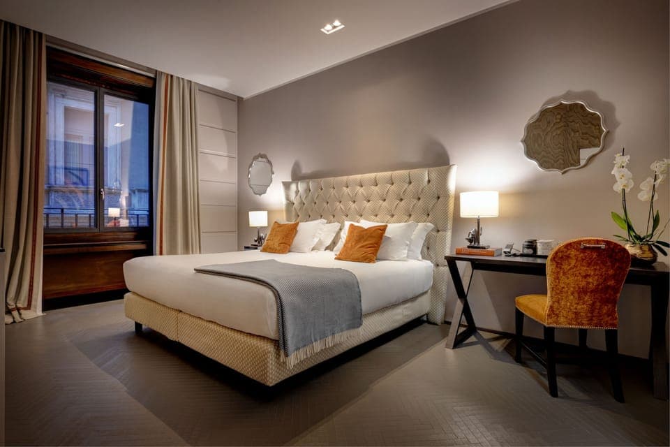 Egyptian cotton sheets, premium bedding, down comforters, minibar