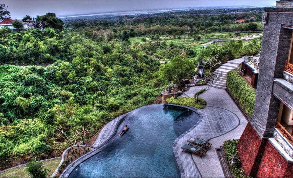 2 outdoor pools, an infinity pool