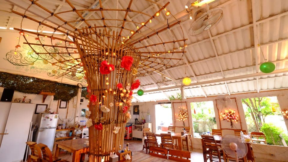 Breakfast, lunch, dinner served; international cuisine, garden views 